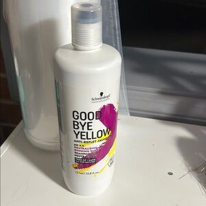 Schwarzkopf Goodbye Yellow Shampoo